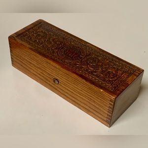 Late 19th Century Hand Carved Finger Jointed Wheeler & Wilson Sewing Machine Box